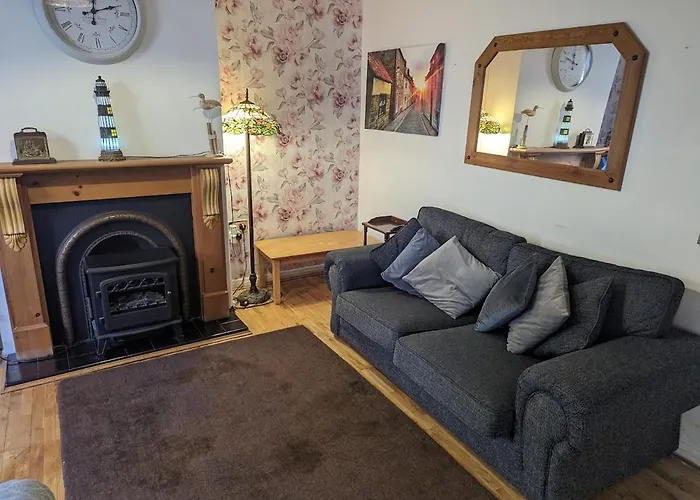 Endeavour Cottage Whitby Sleeps 6