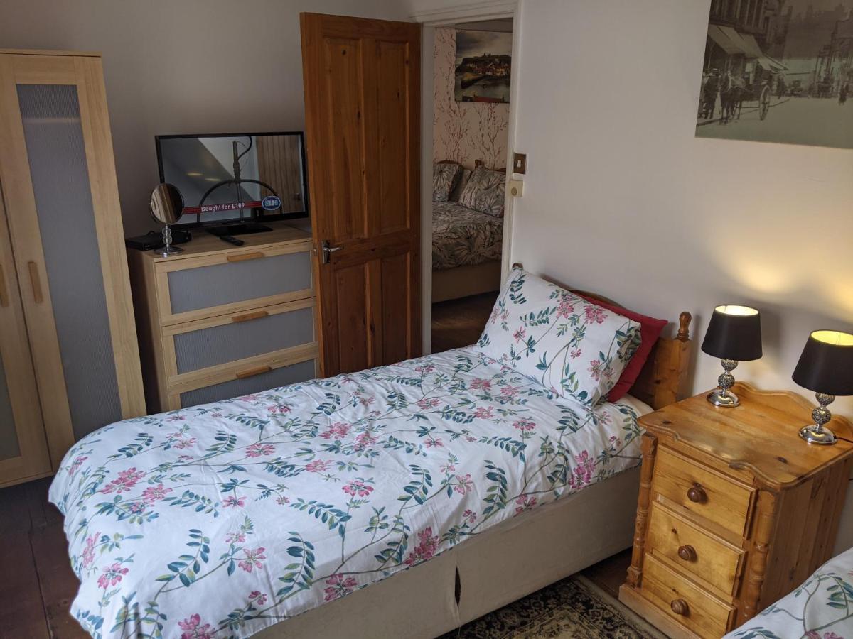 Endeavour Sleeps 6