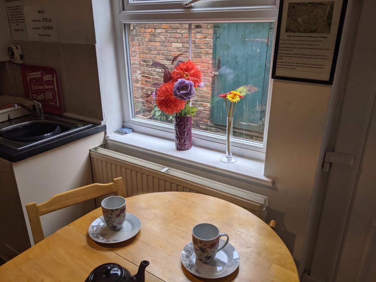 Endeavour Sleeps 6 Holiday home Whitby