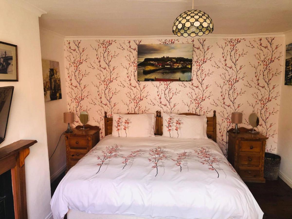 Endeavour Sleeps 6 *