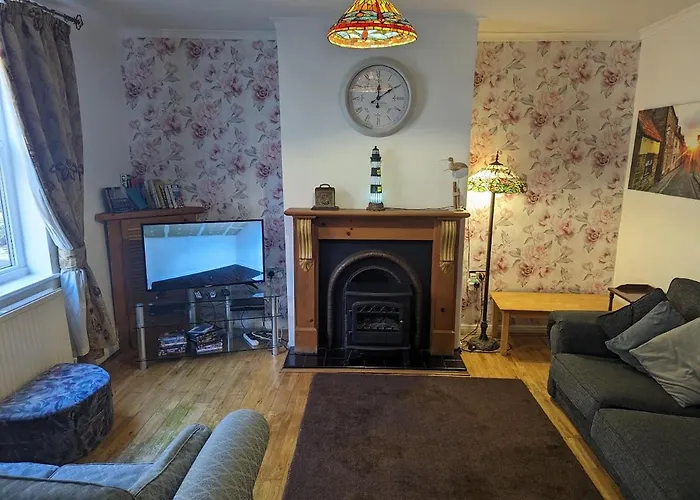 Endeavour Cottage Whitby Sleeps 6