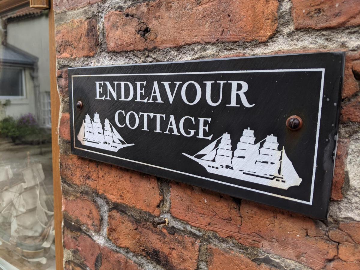 Holiday home Endeavour Sleeps 6 *